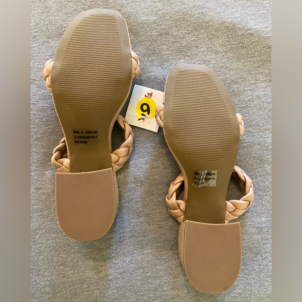 NWT Dolce Vita Short Block Heels - Picture 5 of 7